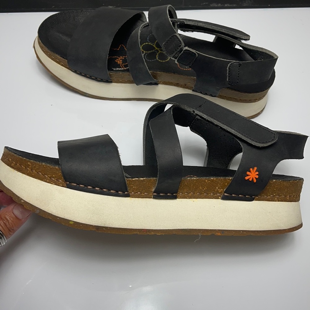 The Art Company wedge sandals navy blue US sz 10